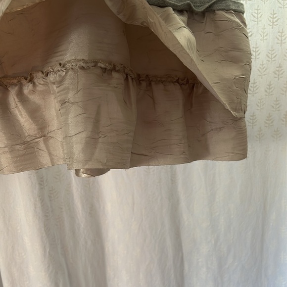 LOGO instant chic short sleeve scoop tee with ruffle - Picture 4 of 5